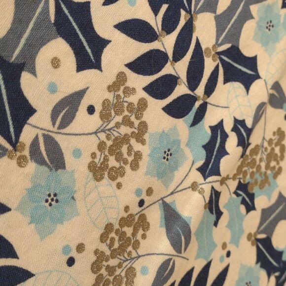 4 Fat Quarter Fabric Arts & Crafts Cotton Blues with Glimmer of sparkle - Picture 3 of 3